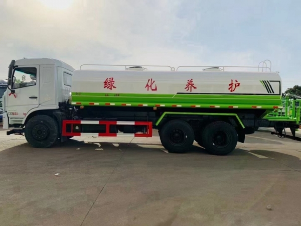 东风22吨洒水车