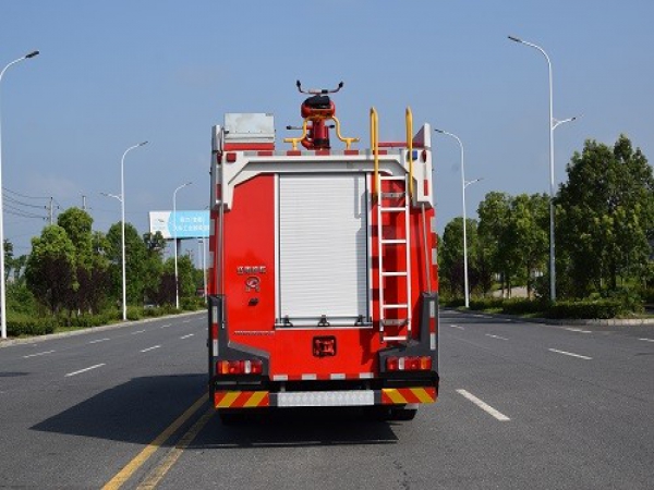 干粉泡沫联用消防车